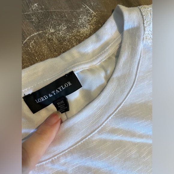 Lord & Taylor Long Sleeve White Lace Back Scoop Neck Shirt Medium - Picture 3 of 8